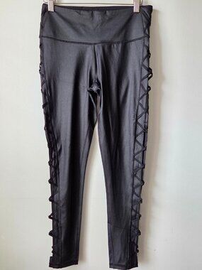 EUC LIKE NEW VICTORIA'S SECREST BLACK CRISS CROSS LEGGINGS SIZE M
